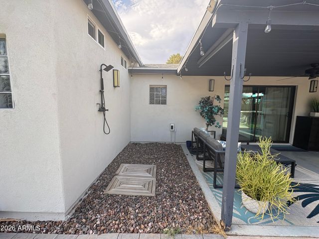 7753 E Earll Drive, Scottsdale, AZ 85251