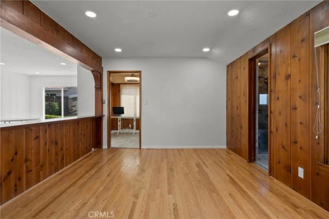 12823 Delano, North Hollywood, CA 91606