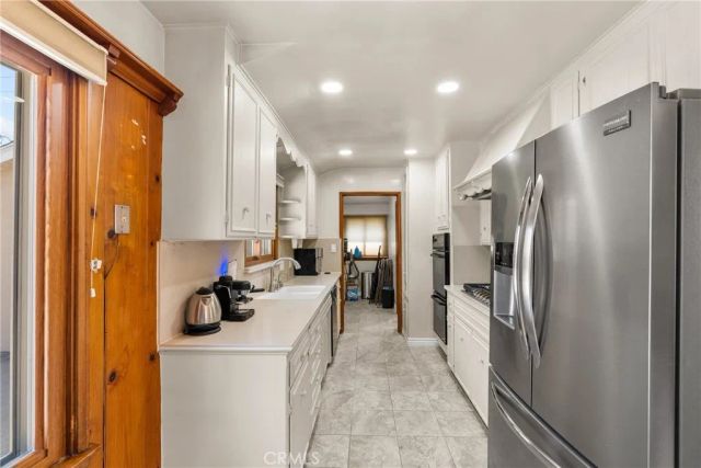 12823 Delano, North Hollywood, CA 91606