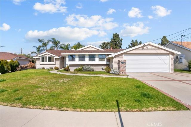12823 Delano, North Hollywood, CA 91606