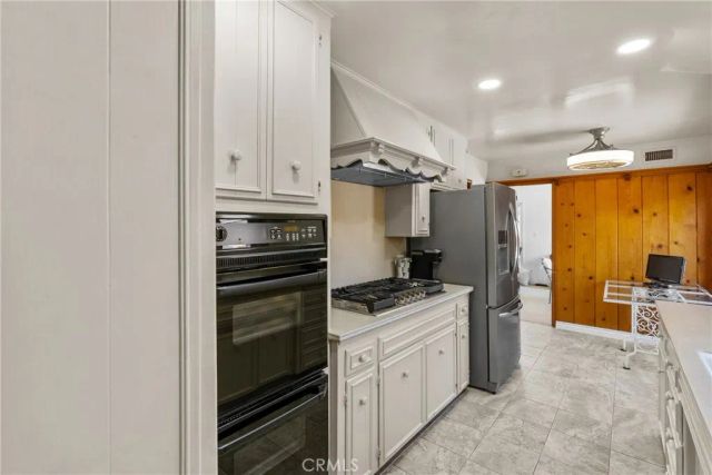 12823 Delano, North Hollywood, CA 91606