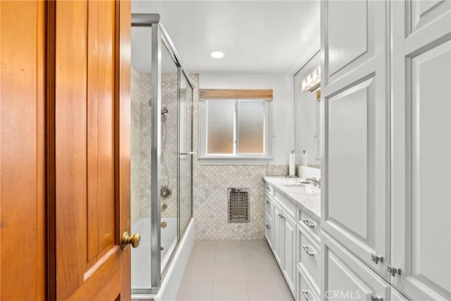 12823 Delano, North Hollywood, CA 91606