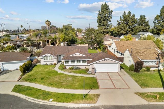 12823 Delano, North Hollywood, CA 91606