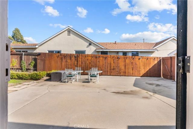 12823 Delano, North Hollywood, CA 91606