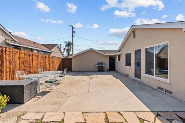 12823 Delano, North Hollywood, CA 91606