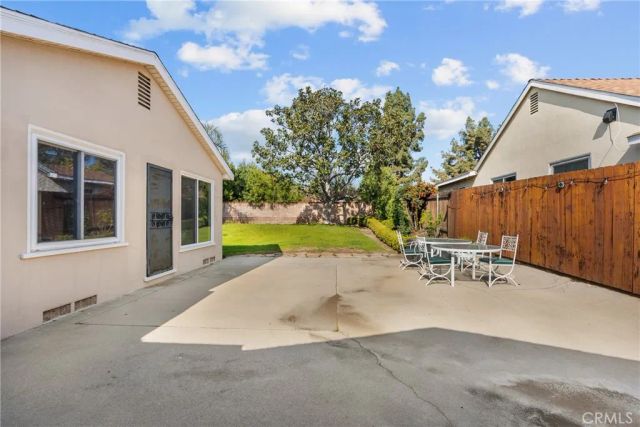 12823 Delano, North Hollywood, CA 91606