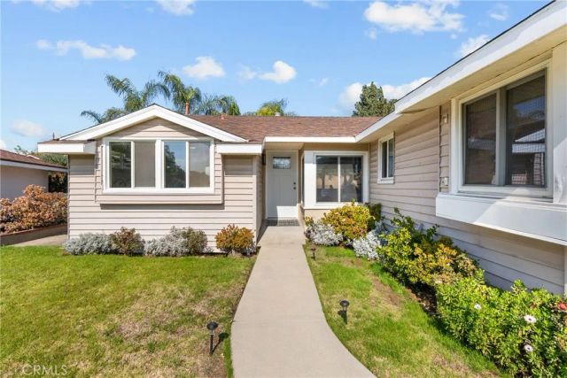 12823 Delano, North Hollywood, CA 91606