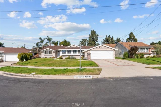 12823 Delano, North Hollywood, CA 91606