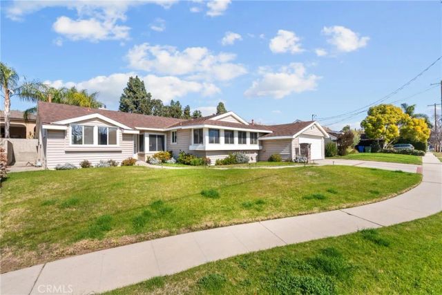 12823 Delano, North Hollywood, CA 91606