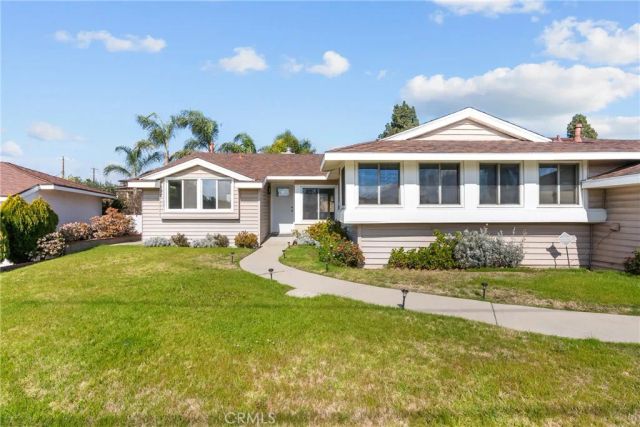 12823 Delano, North Hollywood, CA 91606