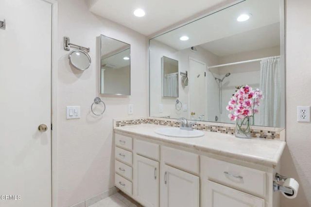 5125 W Wooley Road 5, Oxnard, CA 93035