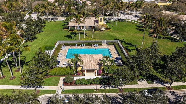 127 Sardinia Circle, Jupiter, FL 33458