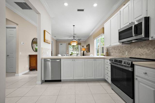 127 Sardinia Circle, Jupiter, FL 33458