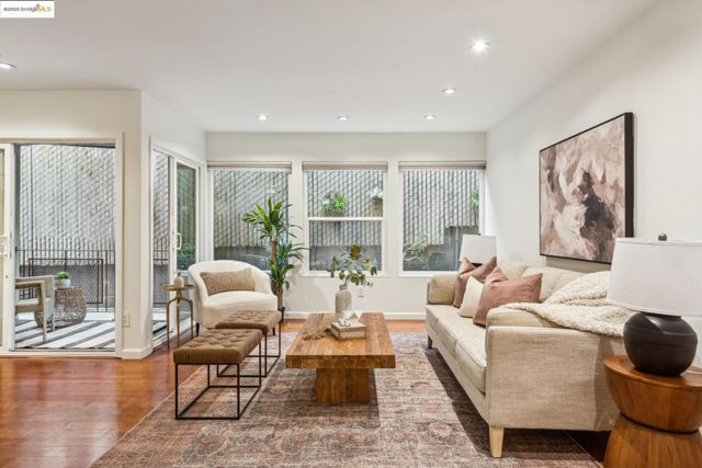 22 Moss Ave 107, Oakland, CA 94610