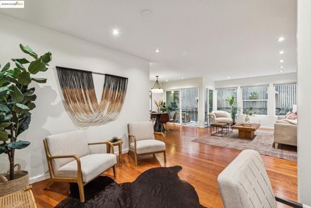 22 Moss Ave 107, Oakland, CA 94610