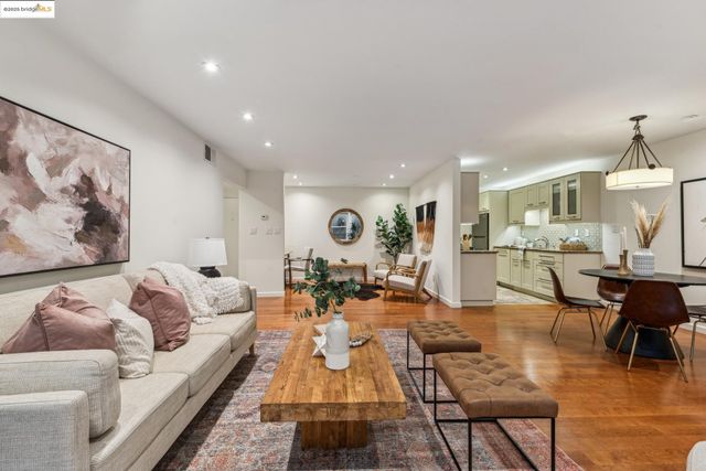 22 Moss Ave 107, Oakland, CA 94610