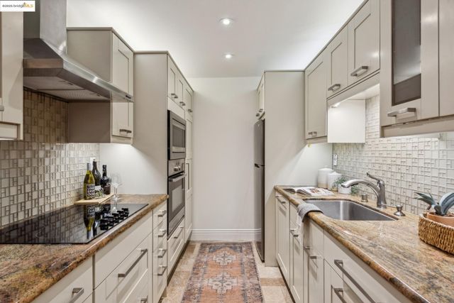 22 Moss Ave 107, Oakland, CA 94610