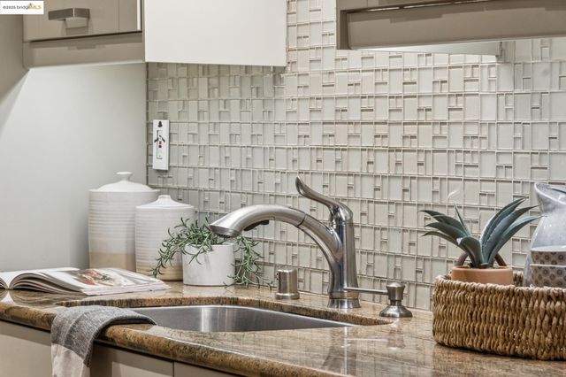 22 Moss Ave 107, Oakland, CA 94610