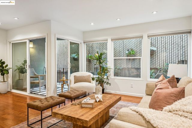 22 Moss Ave 107, Oakland, CA 94610