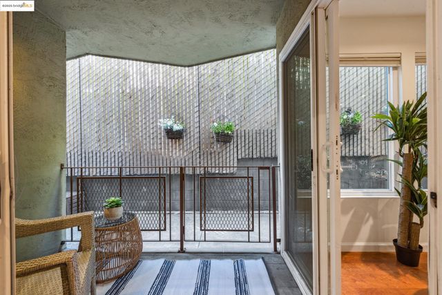 22 Moss Ave 107, Oakland, CA 94610