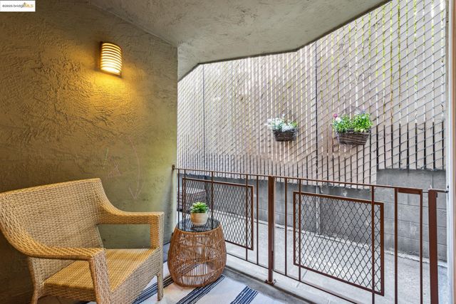 22 Moss Ave 107, Oakland, CA 94610