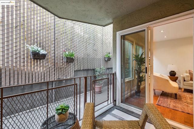 22 Moss Ave 107, Oakland, CA 94610