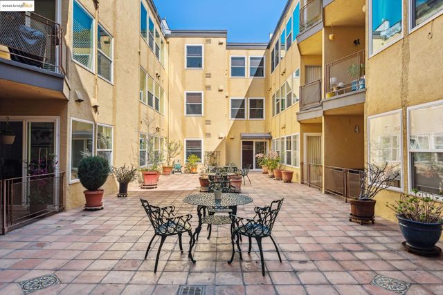 22 Moss Ave 107, Oakland, CA 94610