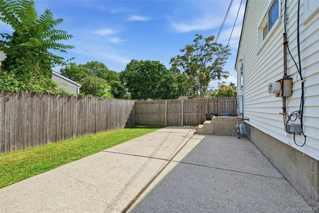 79 39th Street, Islip, NY 11751