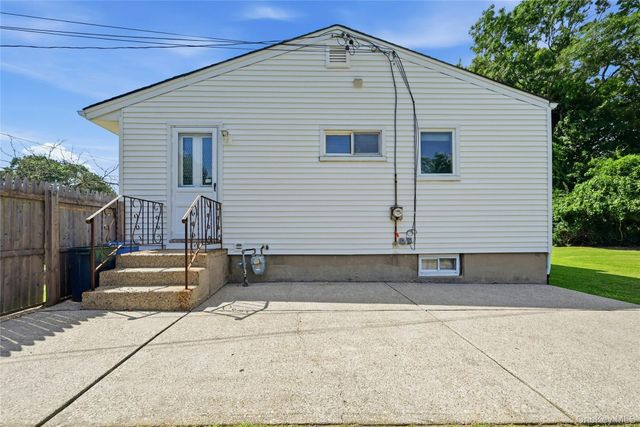 79 39th Street, Islip, NY 11751
