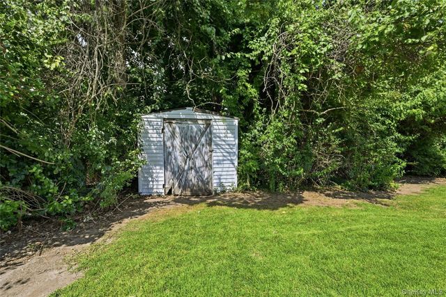 79 39th Street, Islip, NY 11751