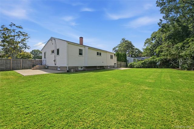 79 39th Street, Islip, NY 11751
