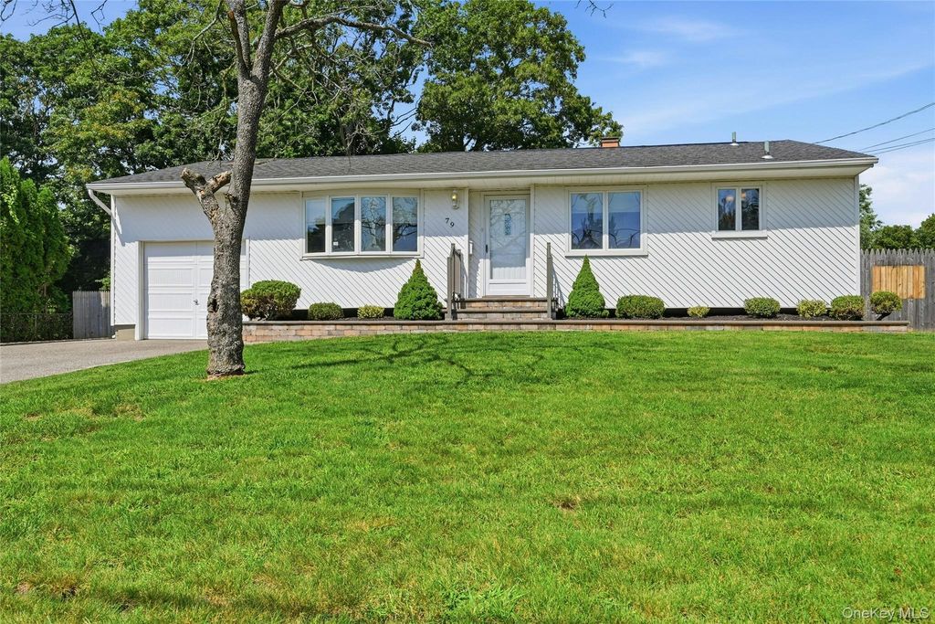 79 39th Street, Islip, NY 11751