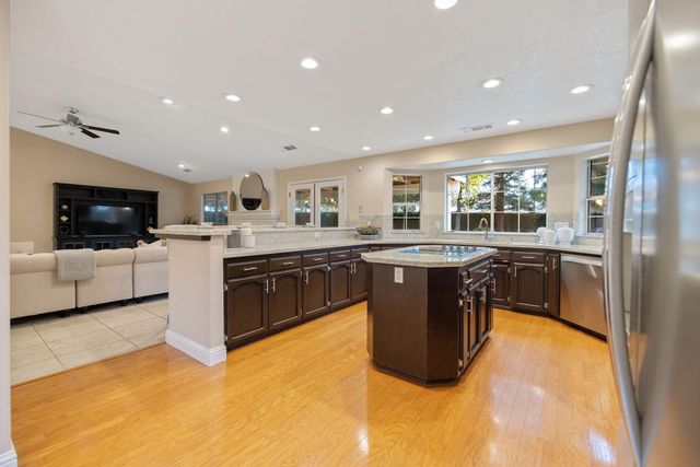 2014 S Tommy Court, Visalia, CA 93277