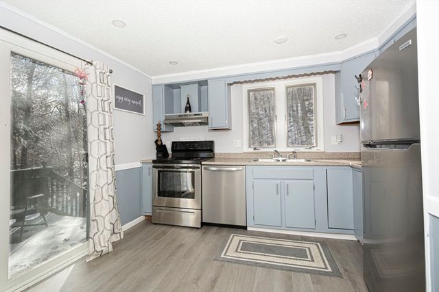 270 Sunderland Rd 73, Worcester, MA 01604