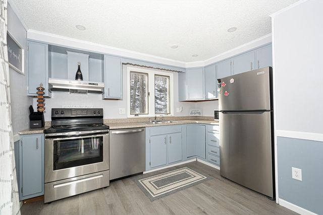 270 Sunderland Rd 73, Worcester, MA 01604