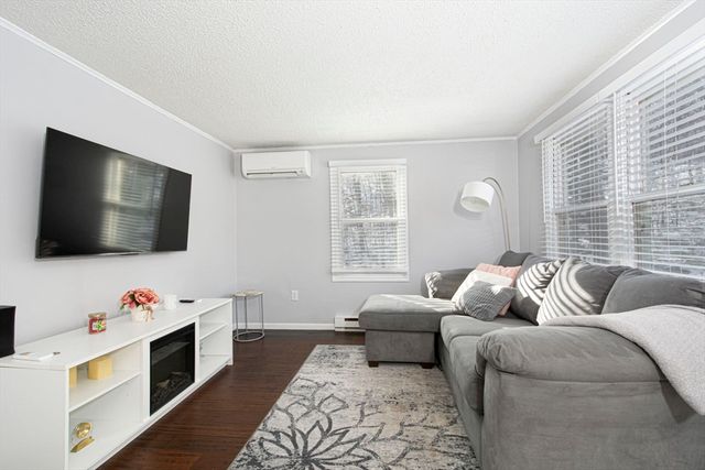 270 Sunderland Rd 73, Worcester, MA 01604