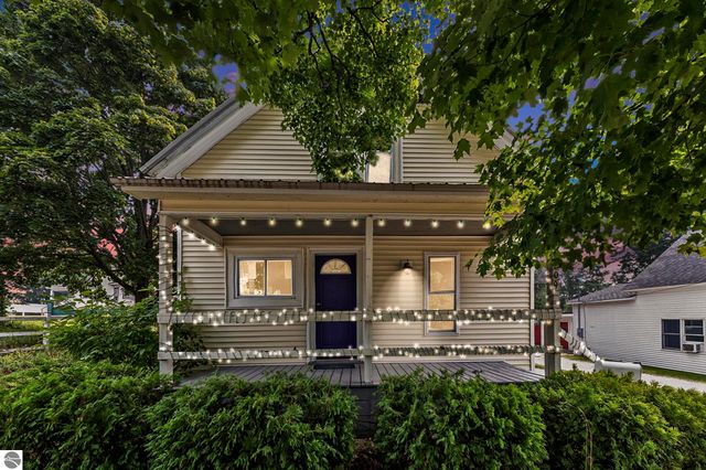 209 S Carmel Street, Cadillac, MI 49601