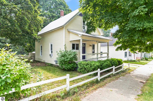 209 S Carmel Street, Cadillac, MI 49601