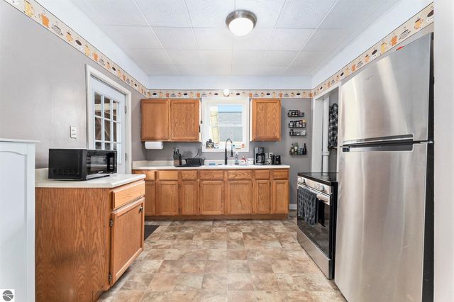 209 S Carmel Street, Cadillac, MI 49601