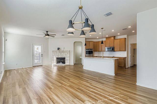 140 Outlaw DR, Jarrell, TX 76537