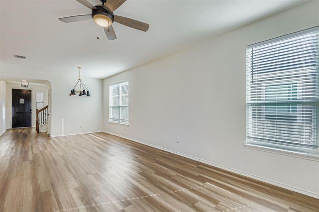 140 Outlaw DR, Jarrell, TX 76537