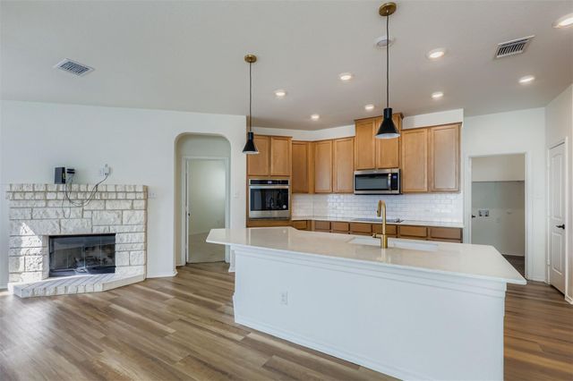 140 Outlaw DR, Jarrell, TX 76537