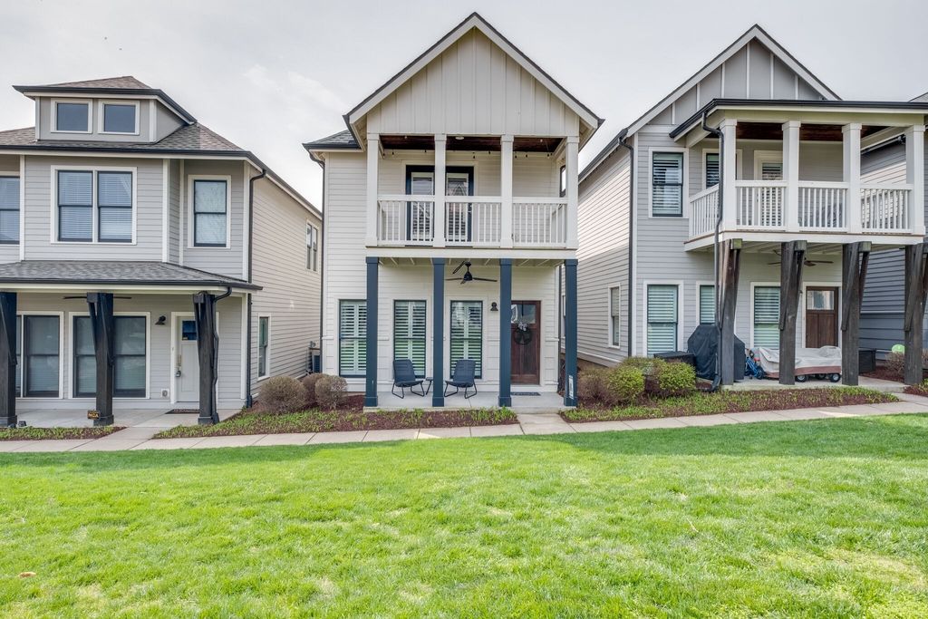 214 Copley Ln, Nashville, TN 37204