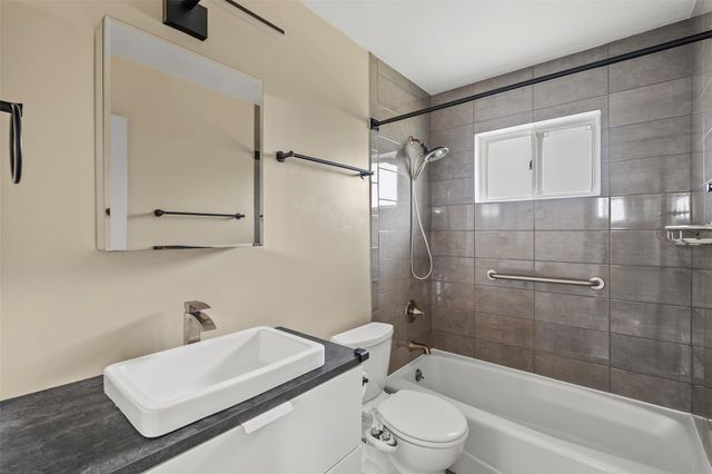 33 Valley View DR, Round Rock, TX 78664