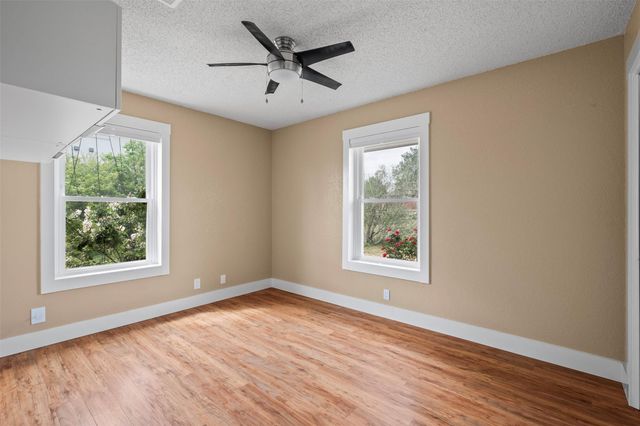 33 Valley View DR, Round Rock, TX 78664