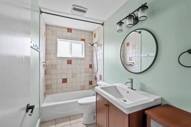 33 Valley View DR, Round Rock, TX 78664