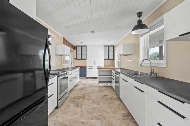 33 Valley View DR, Round Rock, TX 78664