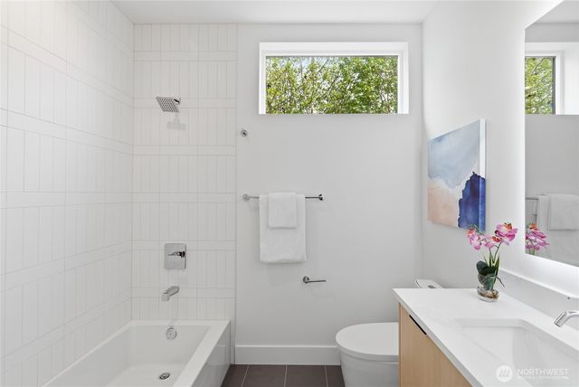 6223 9th Avenue NE, Seattle, WA 98115