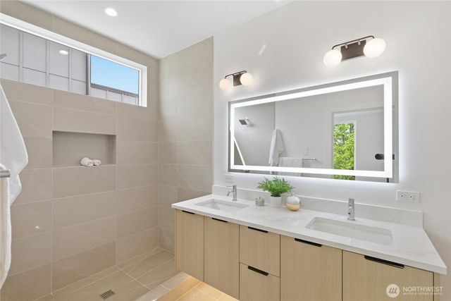 6223 9th Avenue NE, Seattle, WA 98115