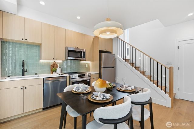 6223 9th Avenue NE, Seattle, WA 98115